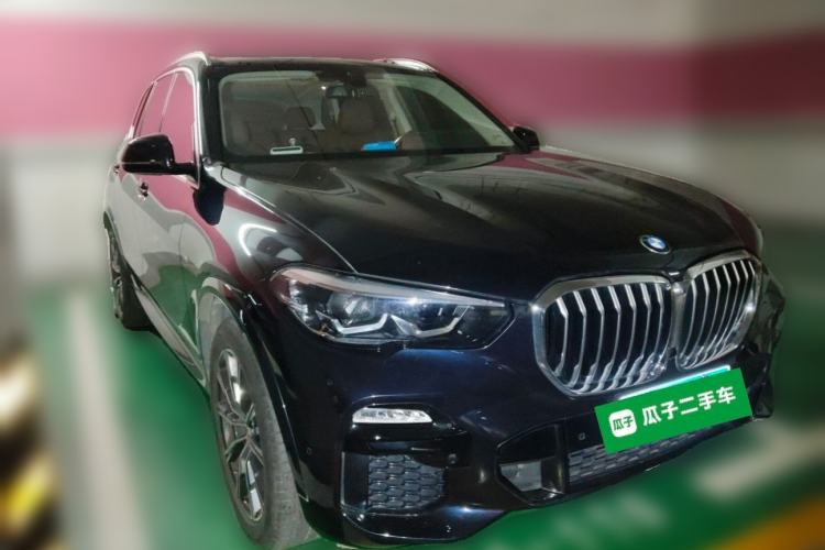 Used BMW X5 2020 xDrive30i M Sport Package Front Right 45 Deg