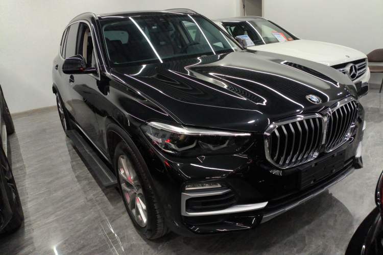 Used BMW X5 2020 xDrive30i X Design Package Front Right 45 Deg