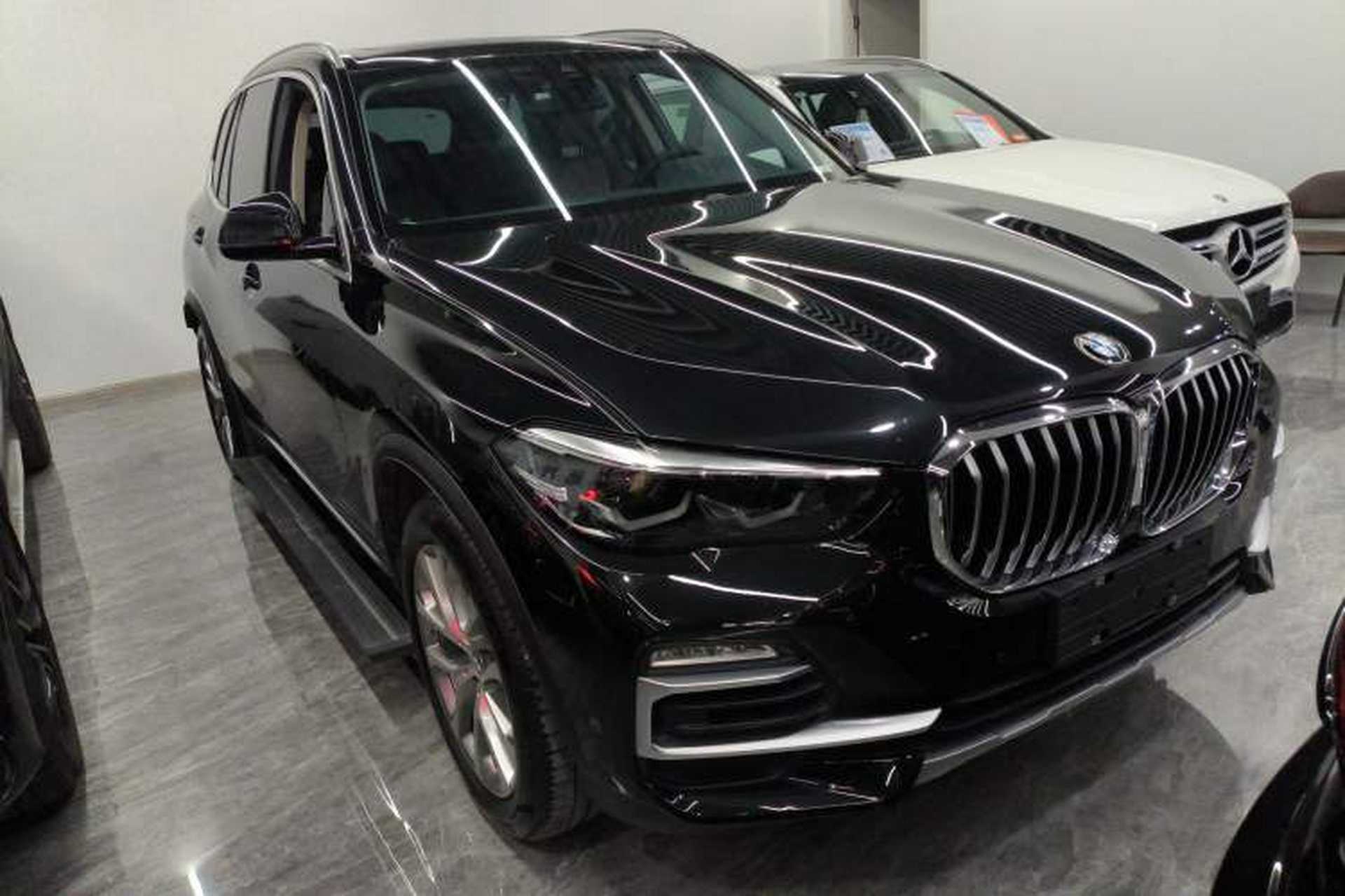 Used BMW X5 2020 xDrive30i X Design Package Front Right 45 Deg