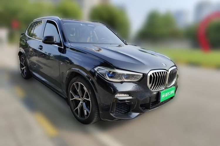 Used BMW X5 2020 xDrive40i Luxury Model with M Sport Package Front Right 45 Deg