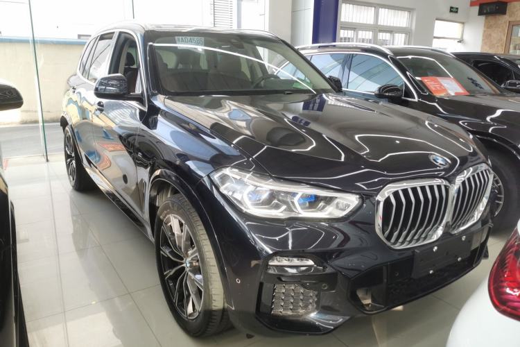 Used BMW X5 2020 xDrive40i M Sport Package Front Right 45 Deg