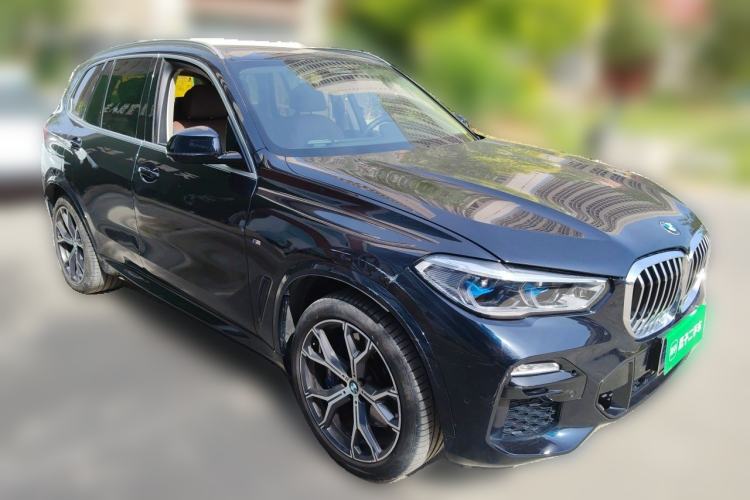 Used BMW X5 2020 xDrive40i Luxury Model with M Sport Package Front Right 45 Deg