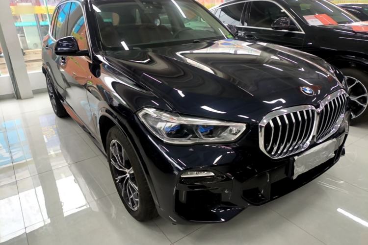 Used BMW X5 2020 xDrive40i M Sport Package Front Right 45 Deg