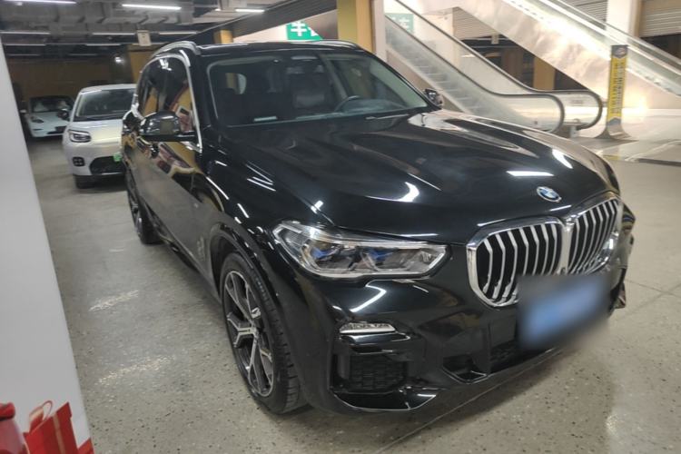 Used BMW X5 2020 xDrive40i Luxury Model with M Sport Package Front Right 45 Deg