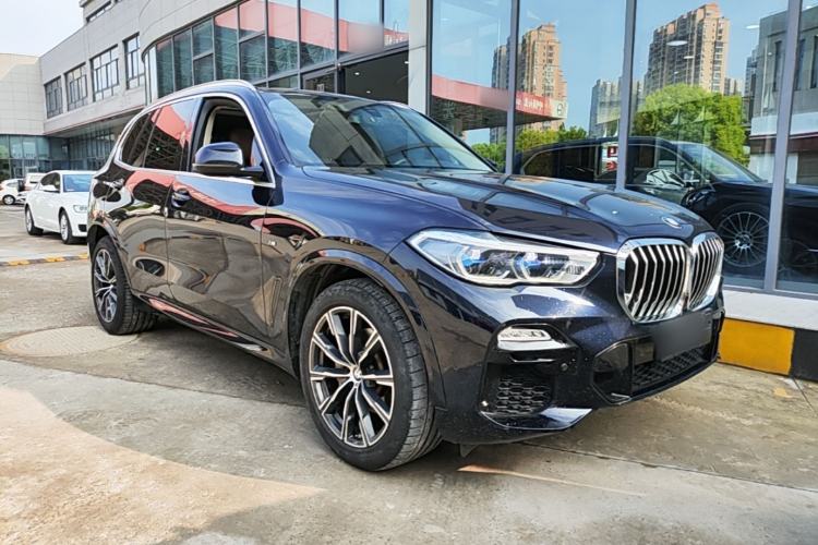 Used BMW X5 2020 xDrive30i M Sport Package Front Right 45 Deg