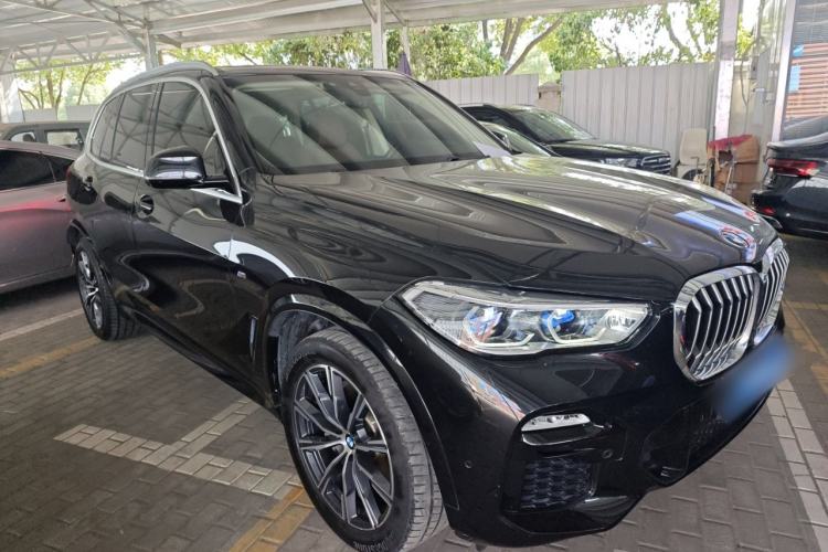 Used BMW X5 2020 xDrive40i M Sport Package Front Right 45 Deg