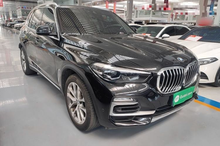 Used BMW X5 2020 xDrive30i X Design Package Front Right 45 Deg