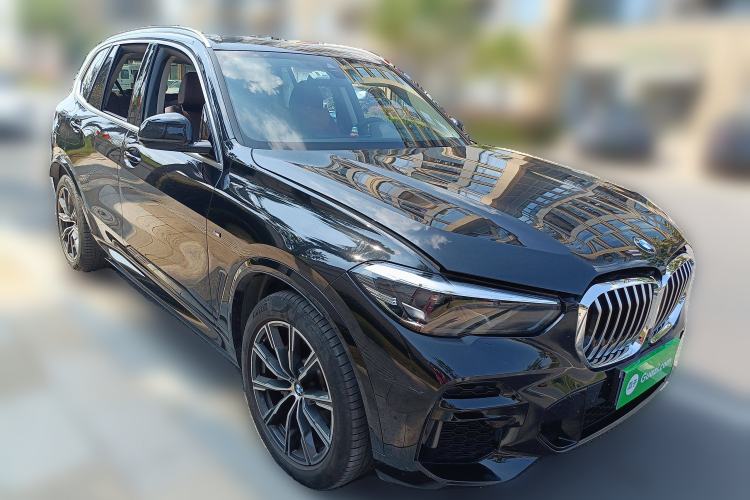 Used BMW X5 2020 xDrive30i M Sport Package Front Right 45 Deg