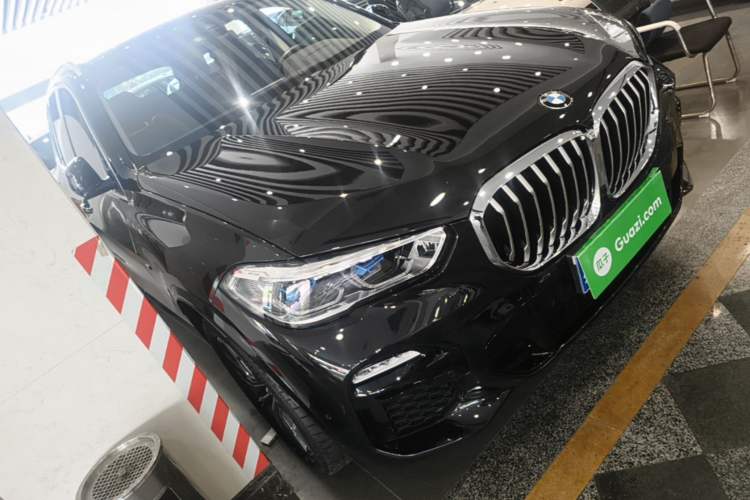 Used BMW X5 2020 xDrive30i M Sport Package Front Right 45 Deg