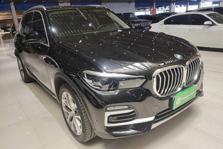 Used BMW X5 2020 xDrive30i X Design Package Front Right 45 Deg