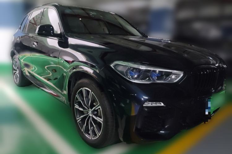 Used BMW X5 2020 xDrive40i M Sport Package Front Right 45 Deg
