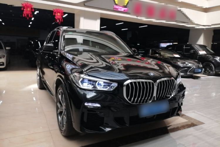 Used BMW X5 2020 xDrive40i Luxury Model with M Sport Package Front Right 45 Deg