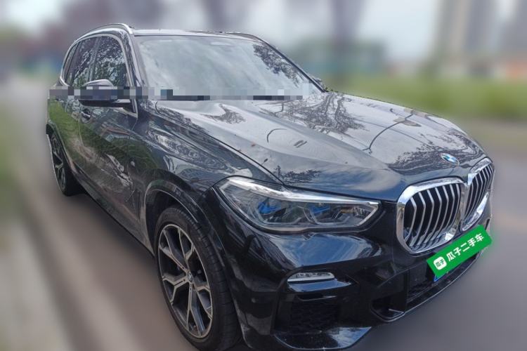 Used BMW X5 2020 xDrive40i Luxury Model with M Sport Package Front Right 45 Deg