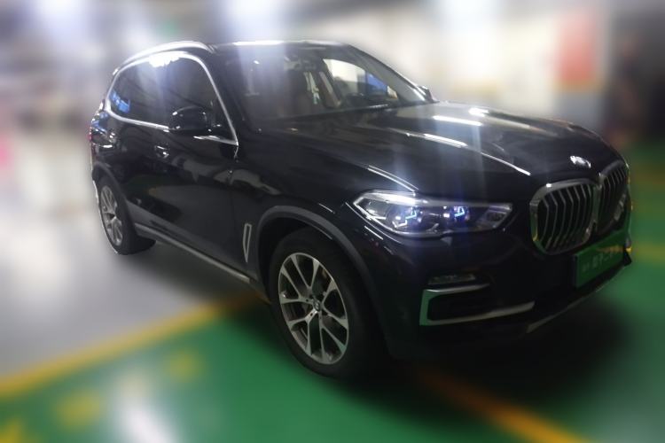 Used BMW X5 2020 xDrive30i X Design Package Front Right 45 Deg