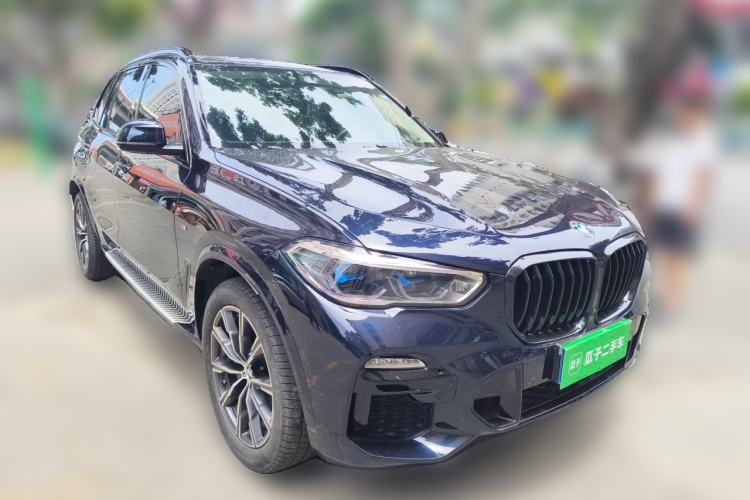 Used BMW X5 2020 xDrive40i M Sport Package Front Right 45 Deg