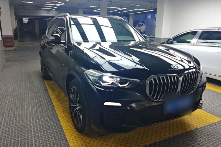 Used BMW X5 2020 xDrive30i M Sport Package Front Right 45 Deg