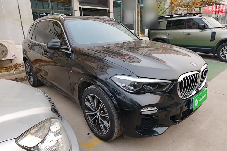 Used BMW X5 2020 xDrive30i M Sport Package Front Right 45 Deg