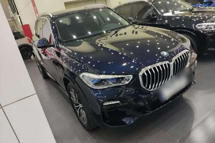Used BMW X5 2020 xDrive40i M Sport Package Front Right 45 Deg