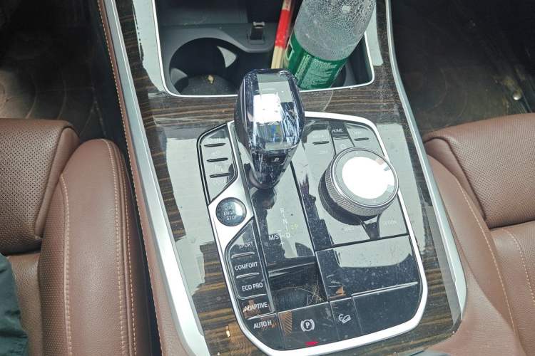 Used BMW X5 2020 xDrive40i Luxury Model with M Sport Package Gear Lever