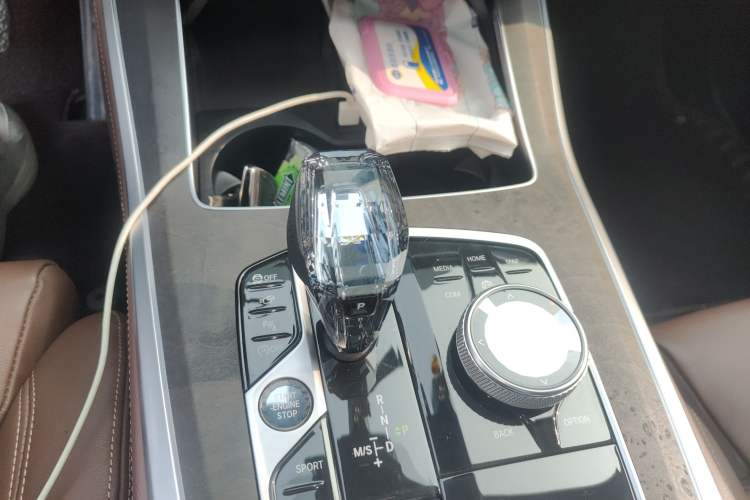 Used BMW X5 2020 xDrive40i Luxury Model with M Sport Package Gear Lever