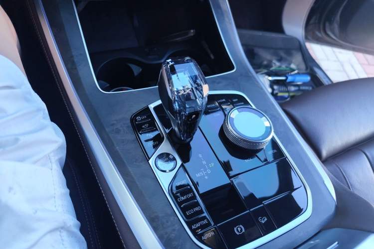 Used BMW X5 2020 xDrive40i Luxury Model with M Sport Package Gear Lever