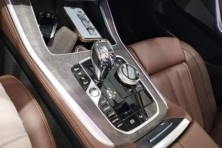 Used BMW X5 2020 xDrive40i Luxury Model with M Sport Package Gear Lever