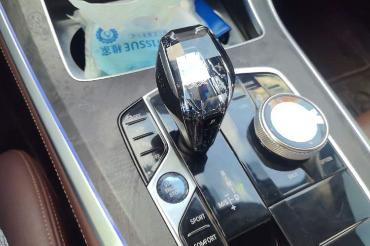 Used BMW X5 2020 xDrive40i Luxury Model with M Sport Package Gear Lever