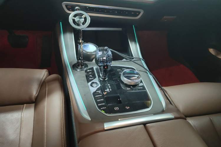 Used BMW X5 2020 xDrive40i Luxury Model with M Sport Package Gear Lever