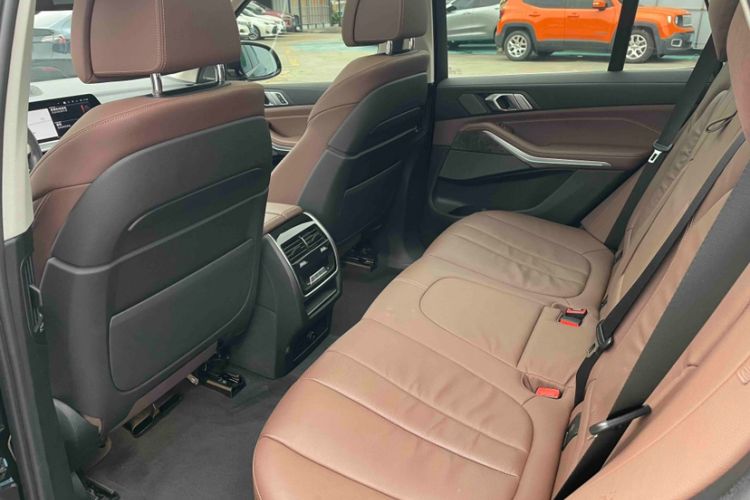 Used BMW X5 2020 xDrive40i Luxury Model with M Sport Package Interior 10