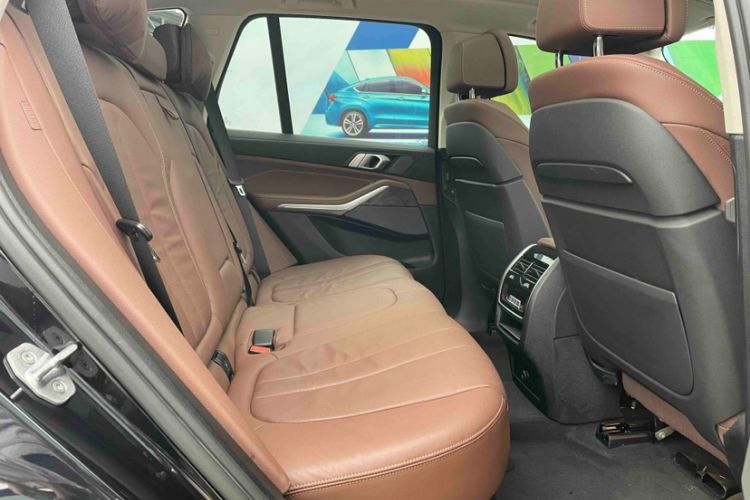 Used BMW X5 2020 xDrive40i Luxury Model with M Sport Package Interior 5