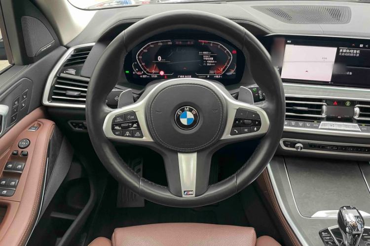 Used BMW X5 2020 xDrive40i Luxury Model with M Sport Package Interior 9