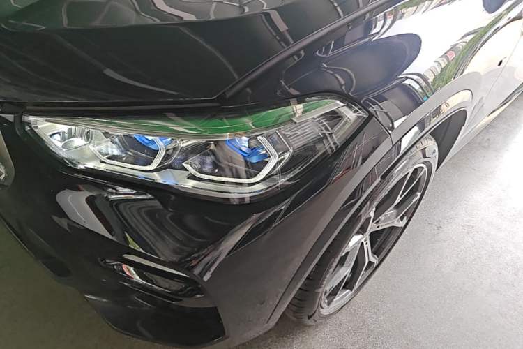Used BMW X5 2020 xDrive40i Luxury Model with M Sport Package Left Front Headlight