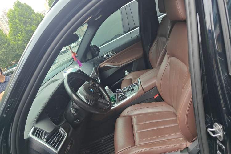 Used BMW X5 2020 xDrive40i Luxury Model with M Sport Package Left Front Seat