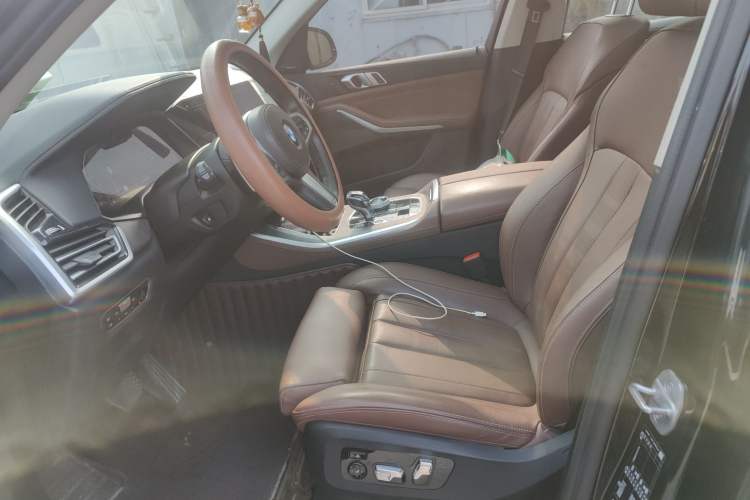 Used BMW X5 2020 xDrive40i Luxury Model with M Sport Package Left Front Seat