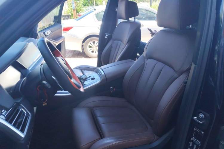 Used BMW X5 2020 xDrive40i Luxury Model with M Sport Package Left Front Seat