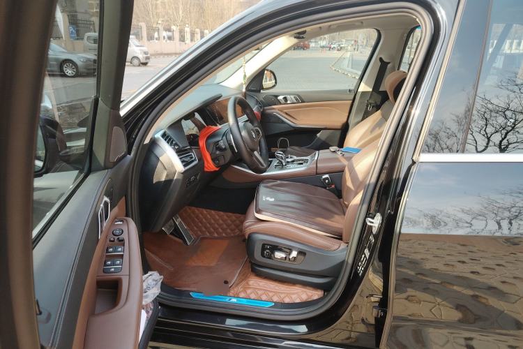 Used BMW X5 2020 xDrive40i Luxury Model with M Sport Package Left Front Seat