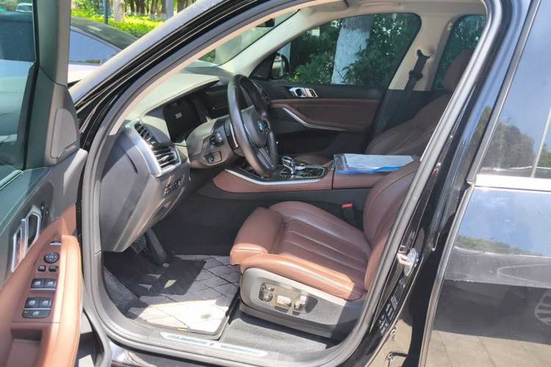 Used BMW X5 2020 xDrive40i Luxury Model with M Sport Package Left Front Seat