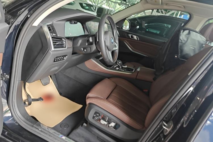 Used BMW X5 2020 xDrive40i Luxury Model with M Sport Package Left Front Seat