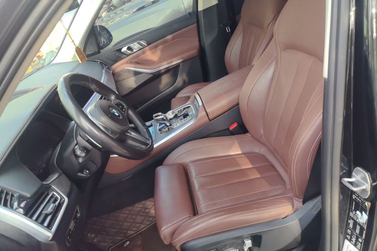 Used BMW X5 2020 xDrive40i Luxury Model with M Sport Package Left Front Seat