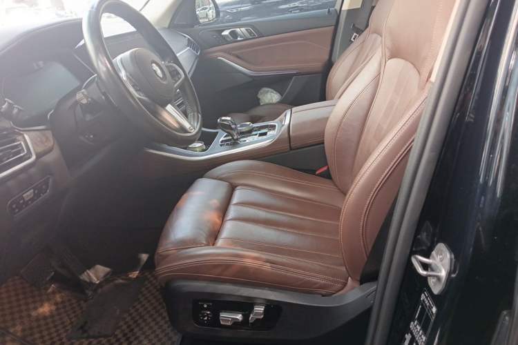 Used BMW X5 2020 xDrive40i Luxury Model with M Sport Package Left Front Seat