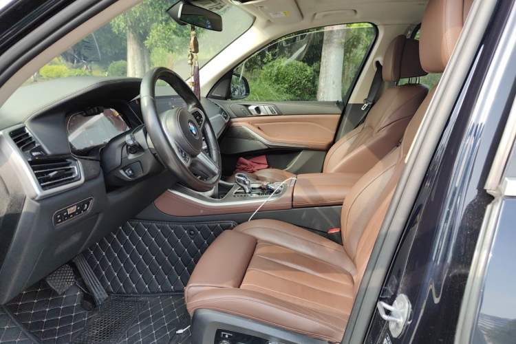 Used BMW X5 2020 xDrive40i Luxury Model with M Sport Package Left Front Seat
