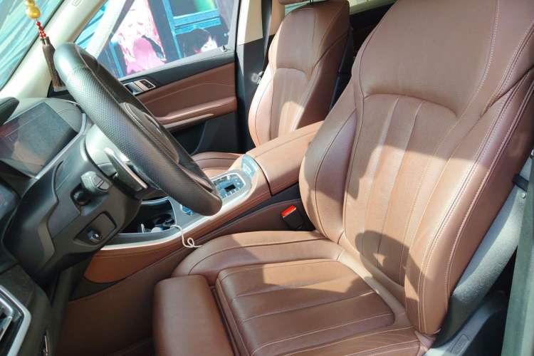 Used BMW X5 2020 xDrive40i Luxury Model with M Sport Package Left Front Seat