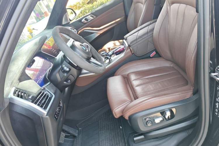Used BMW X5 2020 xDrive40i Luxury Model with M Sport Package Left Front Seat