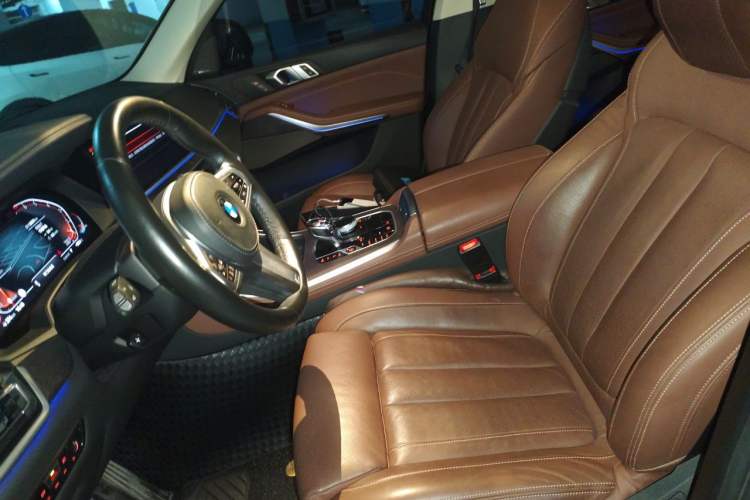 Used BMW X5 2020 xDrive40i Luxury Model with M Sport Package Left Front Seat