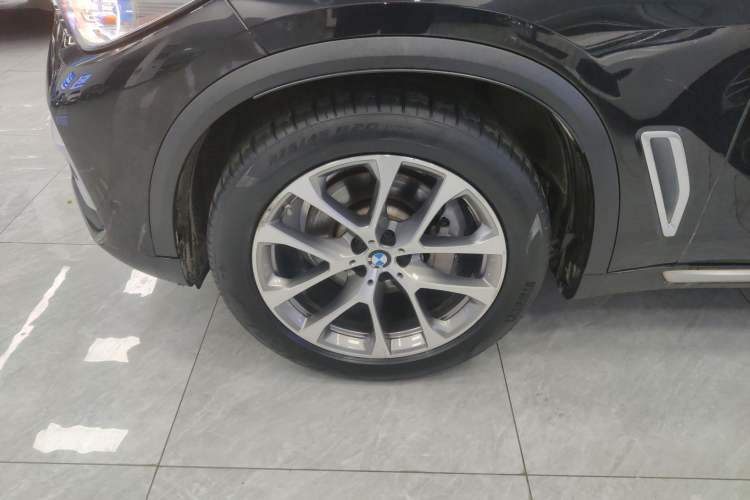 Used BMW X5 2020 xDrive30i X Design Package Left Front Wheel Hub