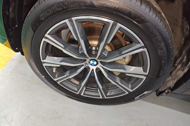 Used BMW X5 2020 xDrive30i M Sport Package Left Front Wheel Hub