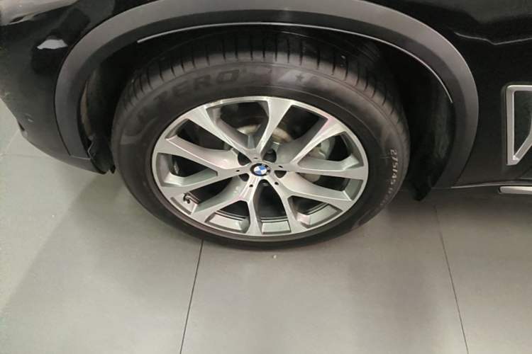 Used BMW X5 2020 xDrive30i X Design Package Left Front Wheel Hub