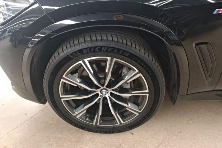 Used BMW X5 2020 xDrive40i M Sport Package Left Front Wheel Hub