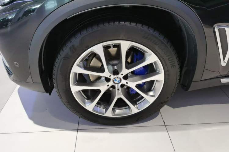 Used BMW X5 2020 xDrive30i X Design Package Left Front Wheel Hub