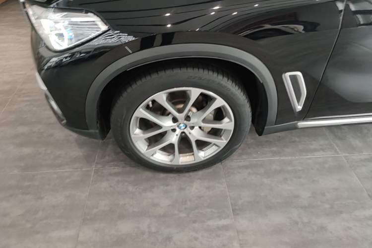 Used BMW X5 2020 xDrive30i X Design Package Left Front Wheel Hub